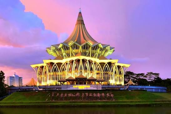 Wisata Kuching Menawarkan Perjalanan Santai